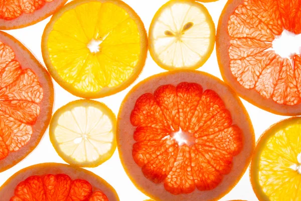 カラフルな柑橘系フルーツのスライス — ストック写真