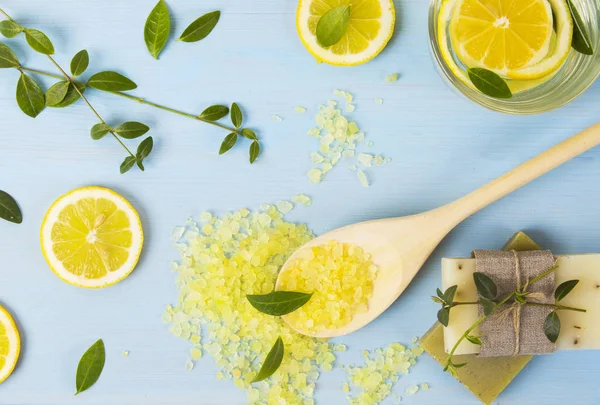 Candles and spa, lemon — Stock Photo, Image