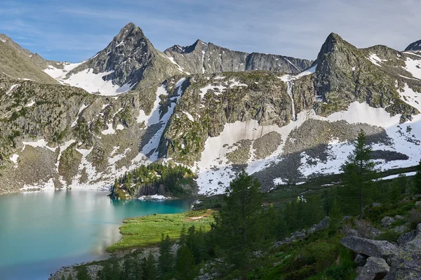 Lindas paisagens de verão, montanhas Altai Rússia . — Fotografia de Stock