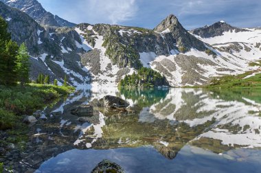 Güzel yaz manzara, Altay Dağları Rusya.