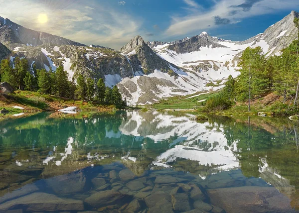 Lindas paisagens de verão, montanhas Altai Rússia . — Fotografia de Stock