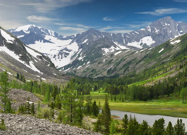 Krásné letní krajina, Altaje Rusko. — Stock fotografie