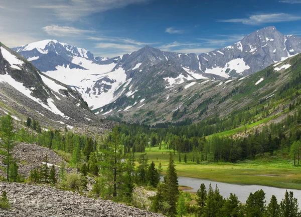 Lindas paisagens de verão, montanhas Altai Rússia . — Fotografia de Stock