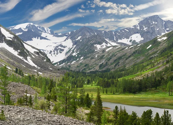Güzel yaz manzara, Altay Dağları Rusya. — Stok fotoğraf