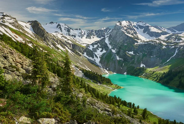 Hermoso paisaje de verano, montañas de Altai Rusia . —  Fotos de Stock