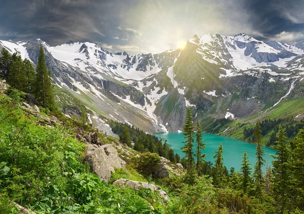 Güzel yaz manzara, Altay Dağları Rusya. Telifsiz Stok Imajlar