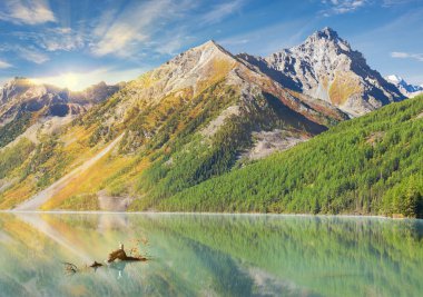 Güzel yaz manzara, Altay Dağları Rusya.