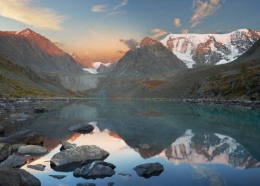 Güzel yaz manzara, Altay Dağları Rusya.