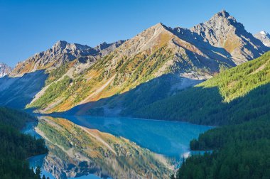 Güzel sonbahar manzara, Altay Dağları Rusya.