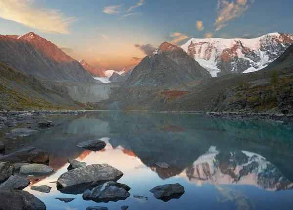 Schöne sommerlandschaft, altaigebirge russland. — Stockfoto