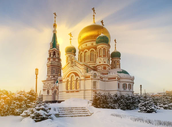 Centro de la ciudad de Omsk, Plaza de la Catedral, Siberia, Rusia . — Foto de Stock