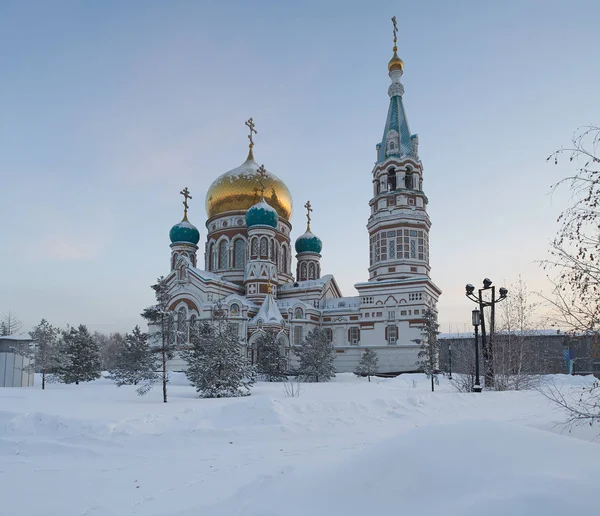 Centre de la ville d'Omsk, Place de la Cathédrale, Sibérie, Russie . — Photo