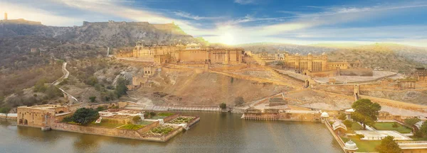 Amer Fort está localizado em Amer, Rajasthan, Índia . — Fotografia de Stock