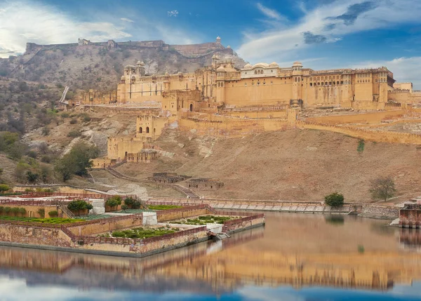 Amer Fort está localizado em Amer, Rajasthan, Índia . — Fotografia de Stock