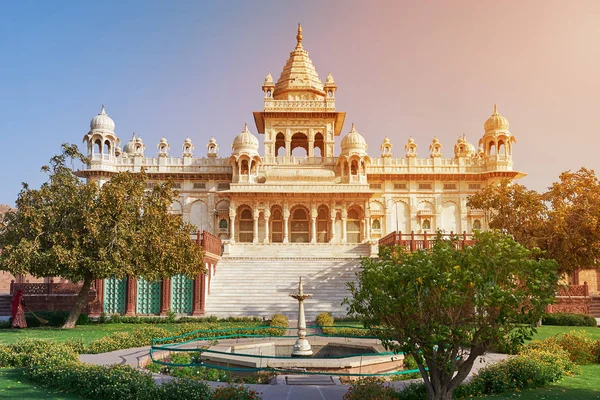 O Jaswant Thada é um cenotáfio localizado em Jodhpur, na Índia — Fotografia de Stock