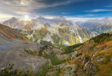Güzel sonbahar manzara, Altay Dağları Rusya.