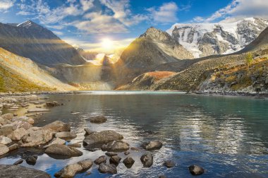 Güzel yaz manzara, Altay Dağları Rusya.