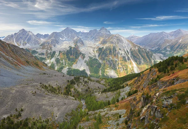 Hermoso paisaje otoñal, montañas Altai Rusia . —  Fotos de Stock