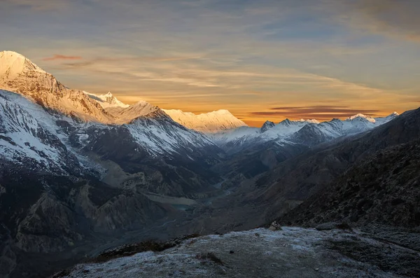 Annapurna bergen i Himalaya i Nepal. — Stockfoto