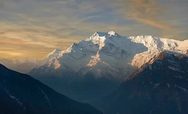 Annapurna mountains in the Himalayas of Nepal. — Stock Photo, Image