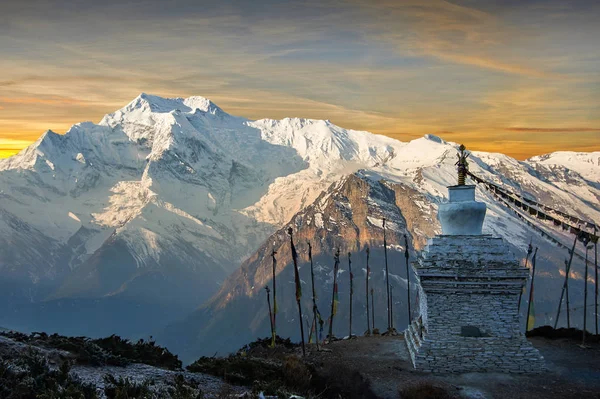 Montanhas Annapurna nos Himalaias do Nepal . — Fotografia de Stock