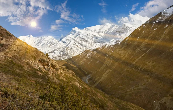 Montanhas Annapurna nos Himalaias do Nepal . — Fotografia de Stock