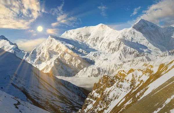 Annapurna mountains in the Himalayas of Nepal. — Stock Photo, Image