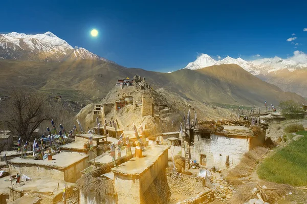 ภูเขา Annapurna ในเทือกเขาหิมาลัยของเนปาล . — ภาพถ่ายสต็อก