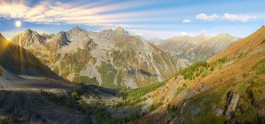 Güzel sonbahar manzara, Altay Dağları Rusya.