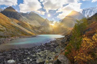 Güzel yaz manzara, Altay Dağları Rusya.