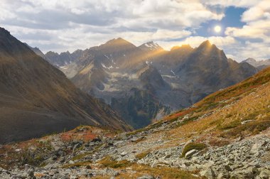 Güzel sonbahar manzara, Altay Dağları Rusya.