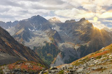 Güzel sonbahar manzara, Altay Dağları Rusya.