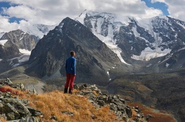 Güzel sonbahar manzara, Altay Dağları Rusya.