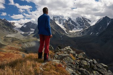 Güzel sonbahar manzara, Altay Dağları Rusya.