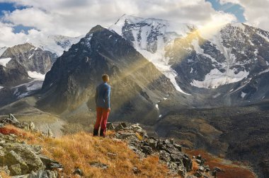 Güzel sonbahar manzara, Altay Dağları Rusya.