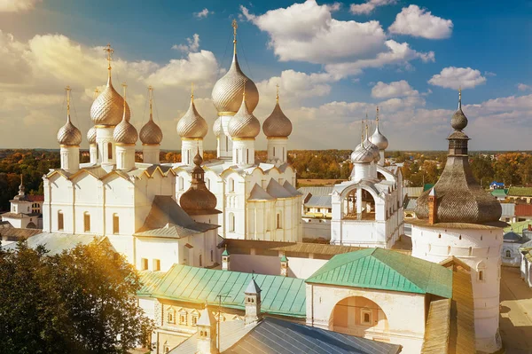 Assomption Cathédrale et église de la Résurrection à Rostov Kr — Photo