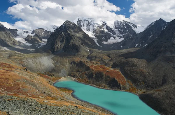 Beau paysage d'automne, montagnes Altaï Russie . — Photo