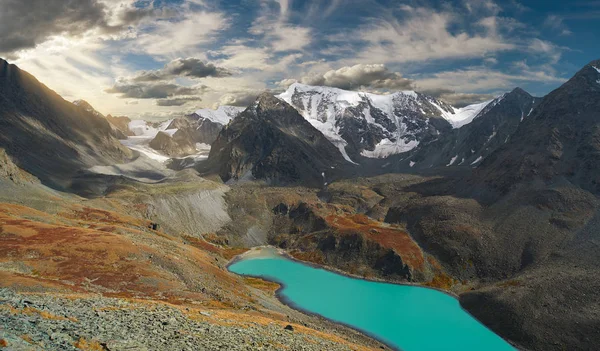 Güzel sonbahar manzara, Altay Dağları Rusya. — Stok fotoğraf