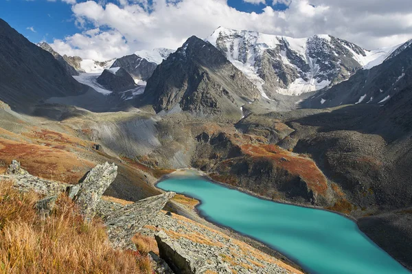 Beau paysage d'automne, montagnes Altaï Russie . — Photo