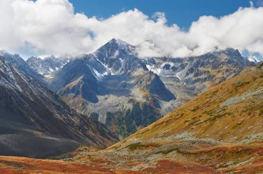 Güzel sonbahar manzara, Altay Dağları Rusya.