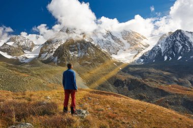 Güzel sonbahar manzara, Altay Dağları Rusya.