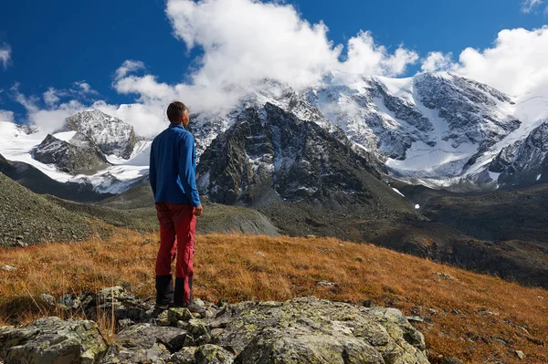 Bellissimo paesaggio autunnale, montagne Altai Russia . — Foto Stock