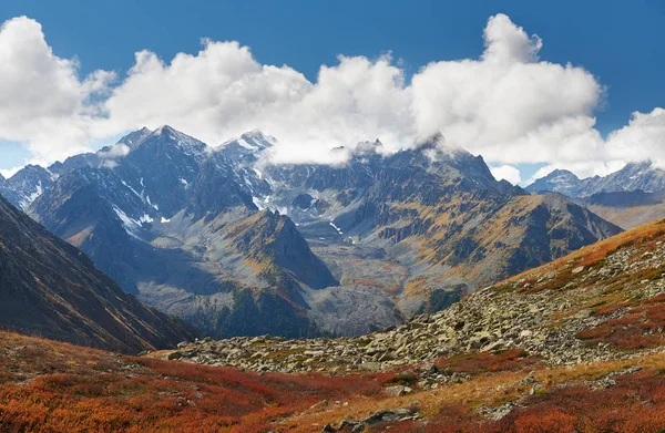 Hermoso paisaje otoñal, montañas Altai Rusia . —  Fotos de Stock