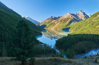 Güzel sonbahar manzara, Altay Dağları Rusya.