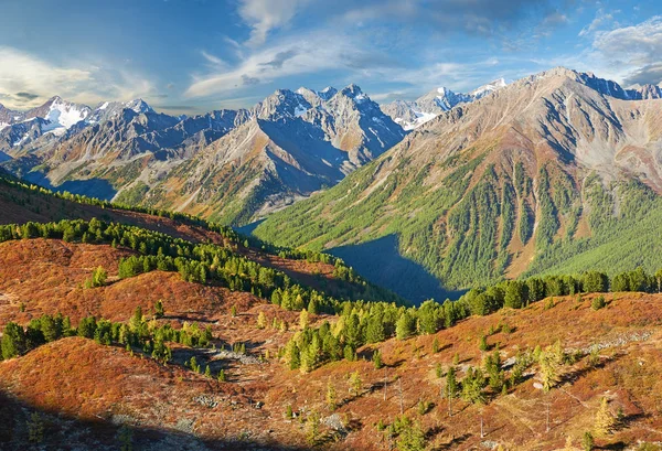 Krásná podzimní krajina, Altaje Rusko. — Stock fotografie