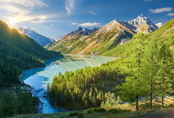 Güzel sonbahar manzara, Altay Dağları Rusya.
