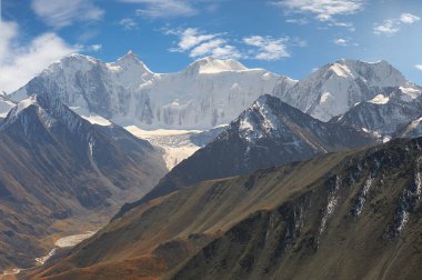 Güzel sonbahar manzara, Altay Dağları Rusya.
