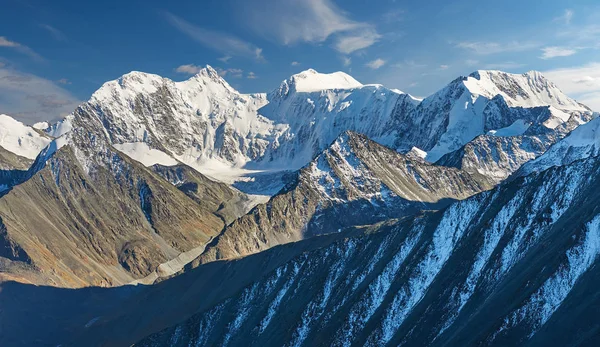 Güzel sonbahar manzara, Altay Dağları Rusya.