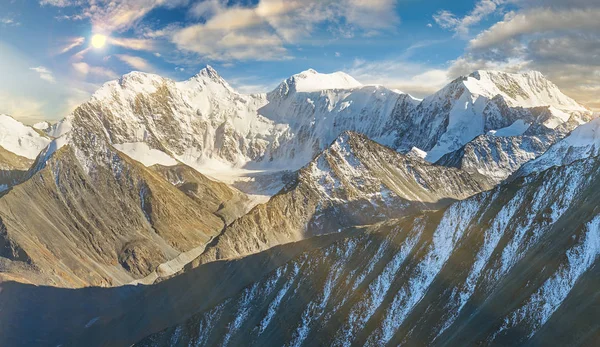 Красивый осенний пейзаж, Алтайские горы Россия . — стоковое фото