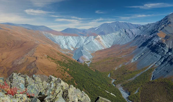 Peisaj frumos de toamnă, Munții Altai Rusia . — Fotografie, imagine de stoc